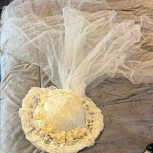 Vintage 1980s Bridal Hat Veil – Off-White Lace, Pearls & Tulle – 37” Veil
